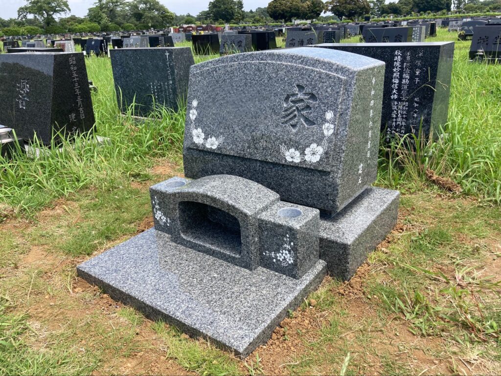 千代田家石材店で建墓した芝生墓地の墓石